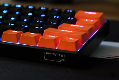 Tastiera da gioco meccanica nera Hotswap RGB QwertyKey61